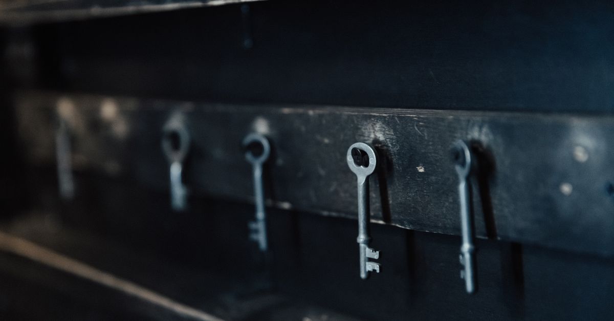 key maker professional — Burlington Locksmiths